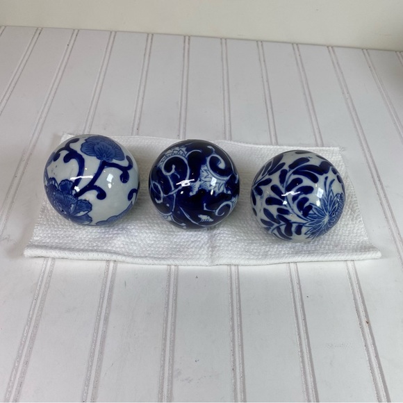 Chinoiserie blue & white 3” ceramic orbs - Picture 2 of 4